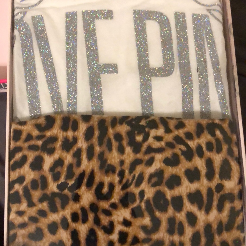 Victoria’s Secret leopard boyfriend tee & leggings